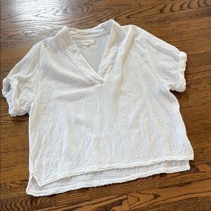 XiRENA White Gauze V-Neck Boxy Short Sleeve Top